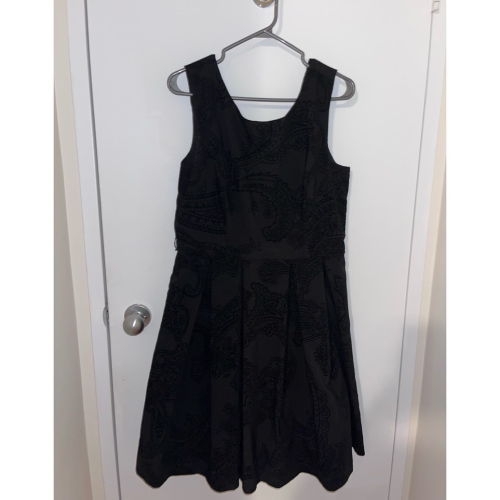 Black le château paisley printed pleated dress in an XL